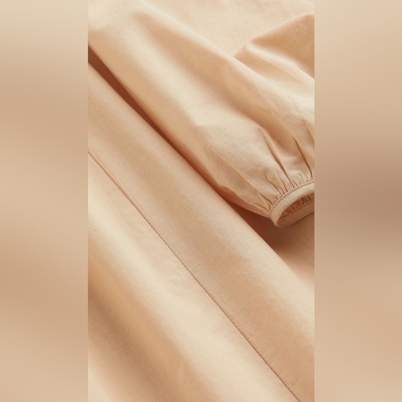 Cotton A-line Dress. V-neck. Balloon Sleeve. Raglan Sleeve. Color: Beige. H&M. - Picture 10 of 10